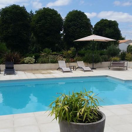 Le Clos Des Oiseaux Saintes Luaran gambar