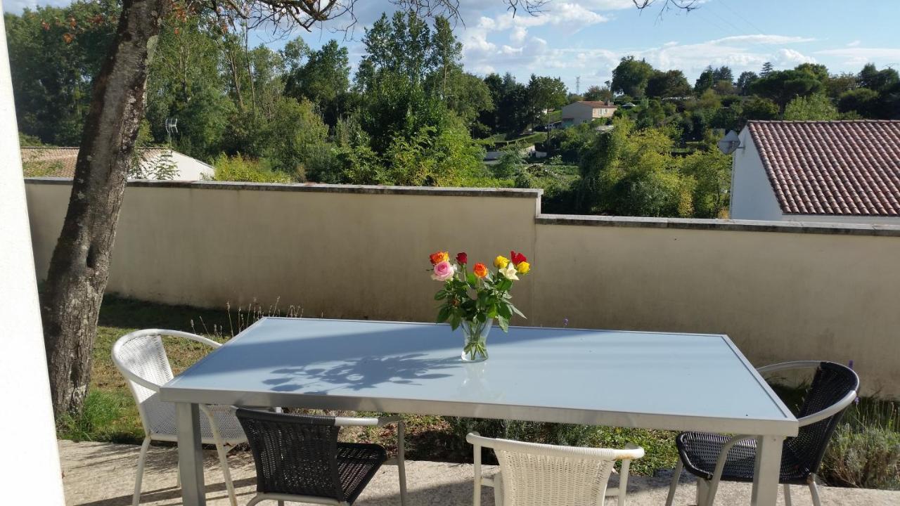 Le Clos Des Oiseaux Saintes Luaran gambar