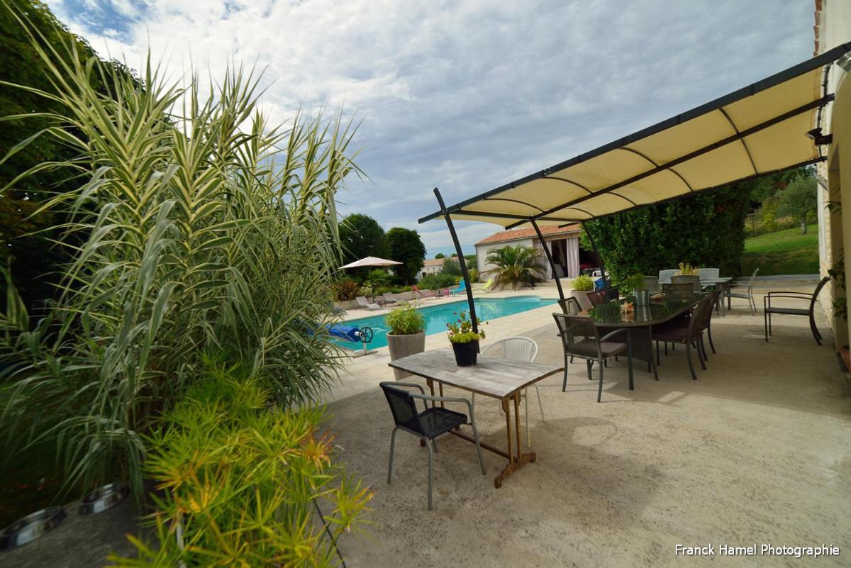 Le Clos Des Oiseaux Saintes Luaran gambar