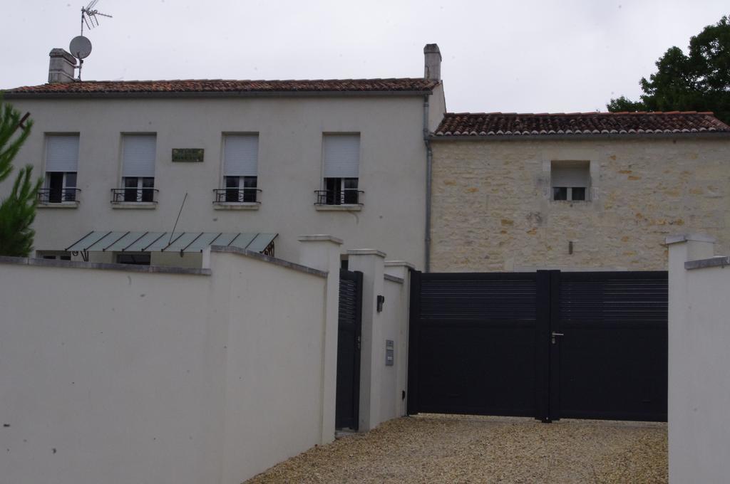 Le Clos Des Oiseaux Saintes Luaran gambar